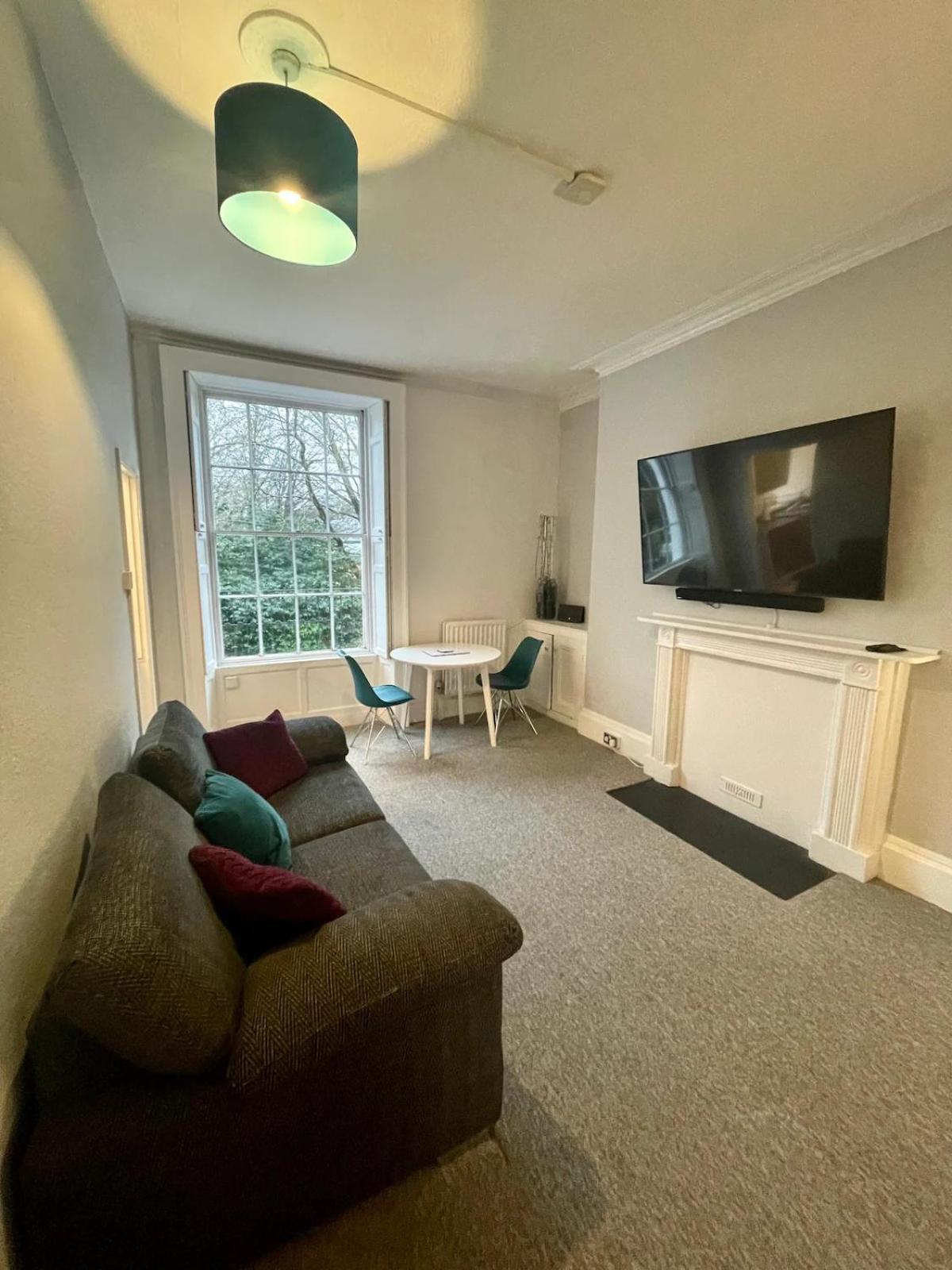 Modern, Stylish Apartment In Central Bath Luaran gambar